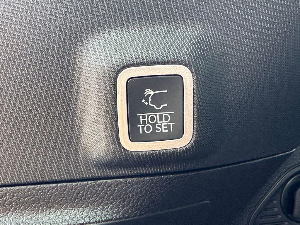 new 2025 Jeep Grand Cherokee car, priced at $47,326