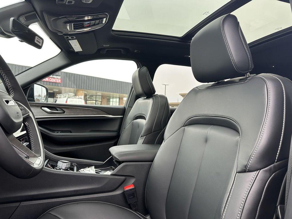 new 2025 Jeep Grand Cherokee L car, priced at $49,123