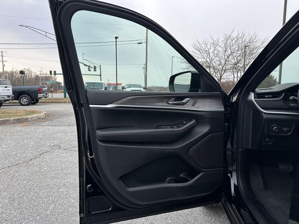 new 2025 Jeep Grand Cherokee L car, priced at $49,123