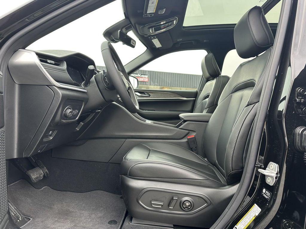 new 2025 Jeep Grand Cherokee L car, priced at $49,123