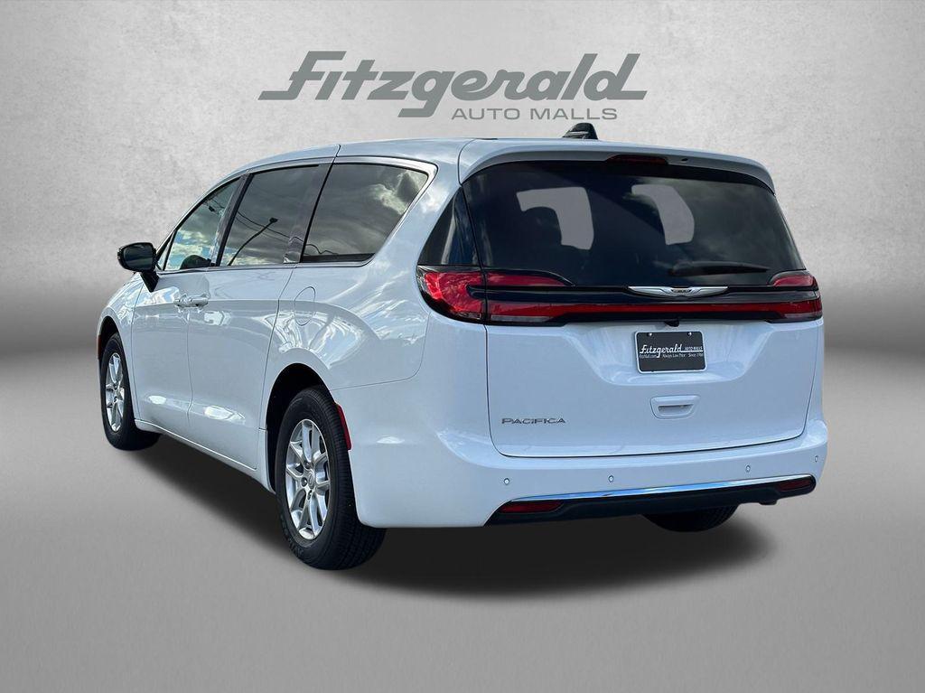 new 2026 Chrysler Pacifica car, priced at $40,019