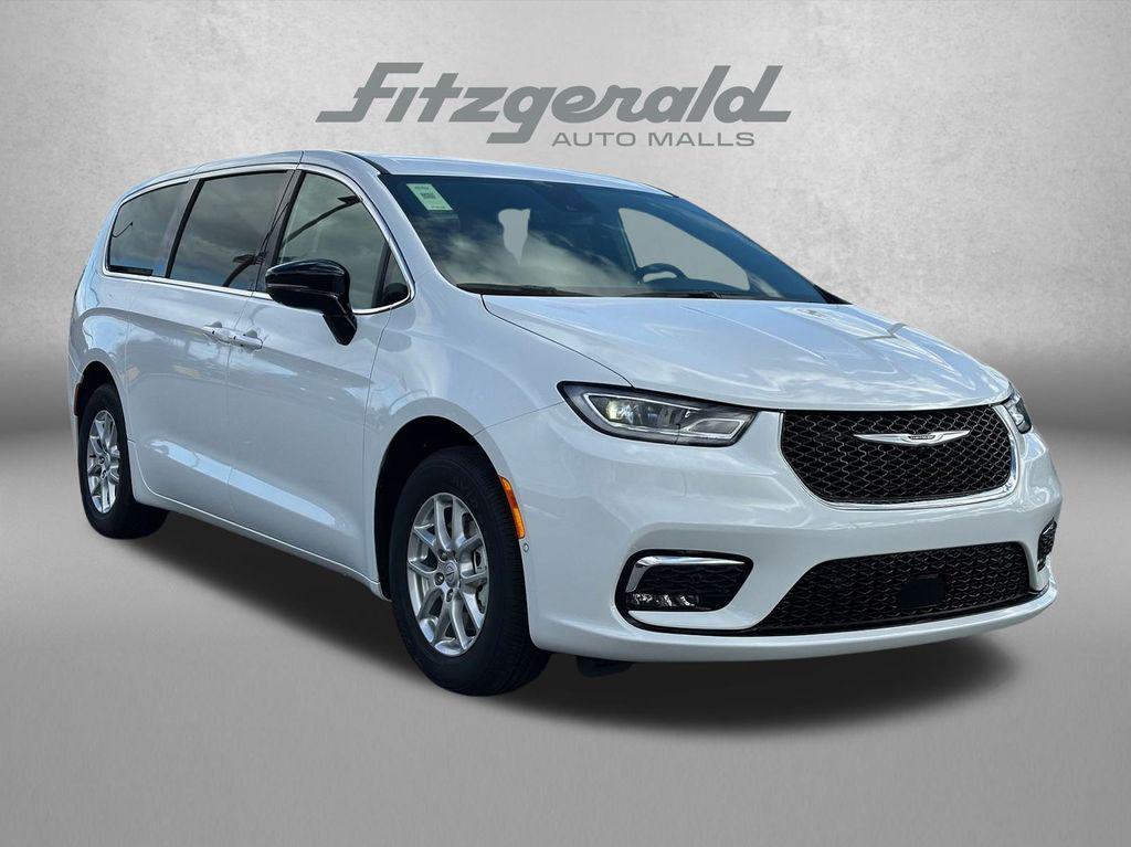 new 2026 Chrysler Pacifica car, priced at $40,019