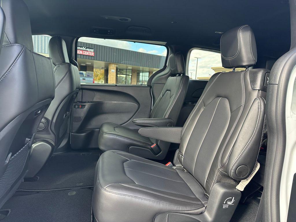 new 2026 Chrysler Pacifica car, priced at $40,019
