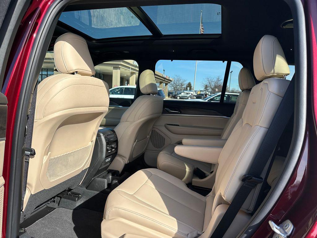 new 2025 Jeep Grand Cherokee L car, priced at $48,006