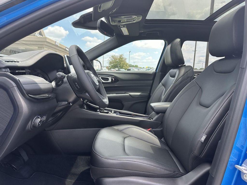 new 2025 Jeep Compass car, priced at $32,569