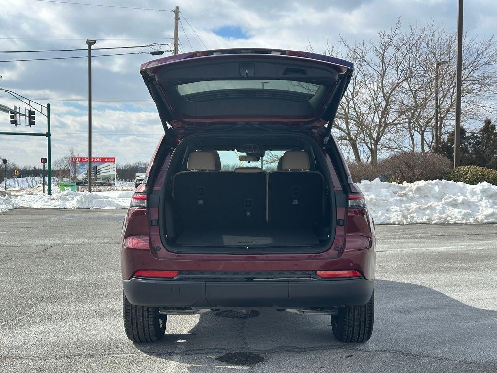 new 2025 Jeep Grand Cherokee car, priced at $42,560