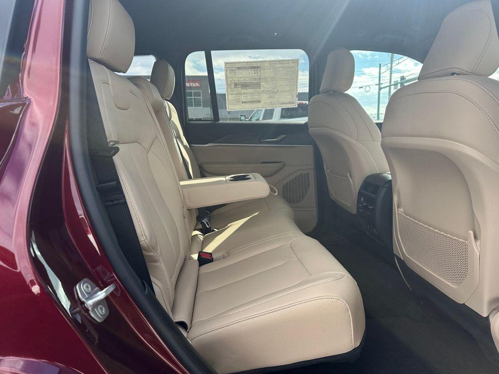 new 2025 Jeep Grand Cherokee car, priced at $42,560