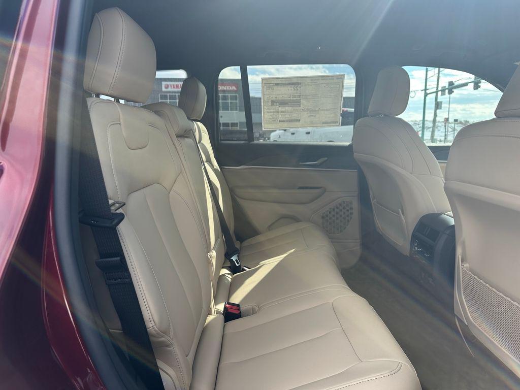 new 2025 Jeep Grand Cherokee car, priced at $42,560