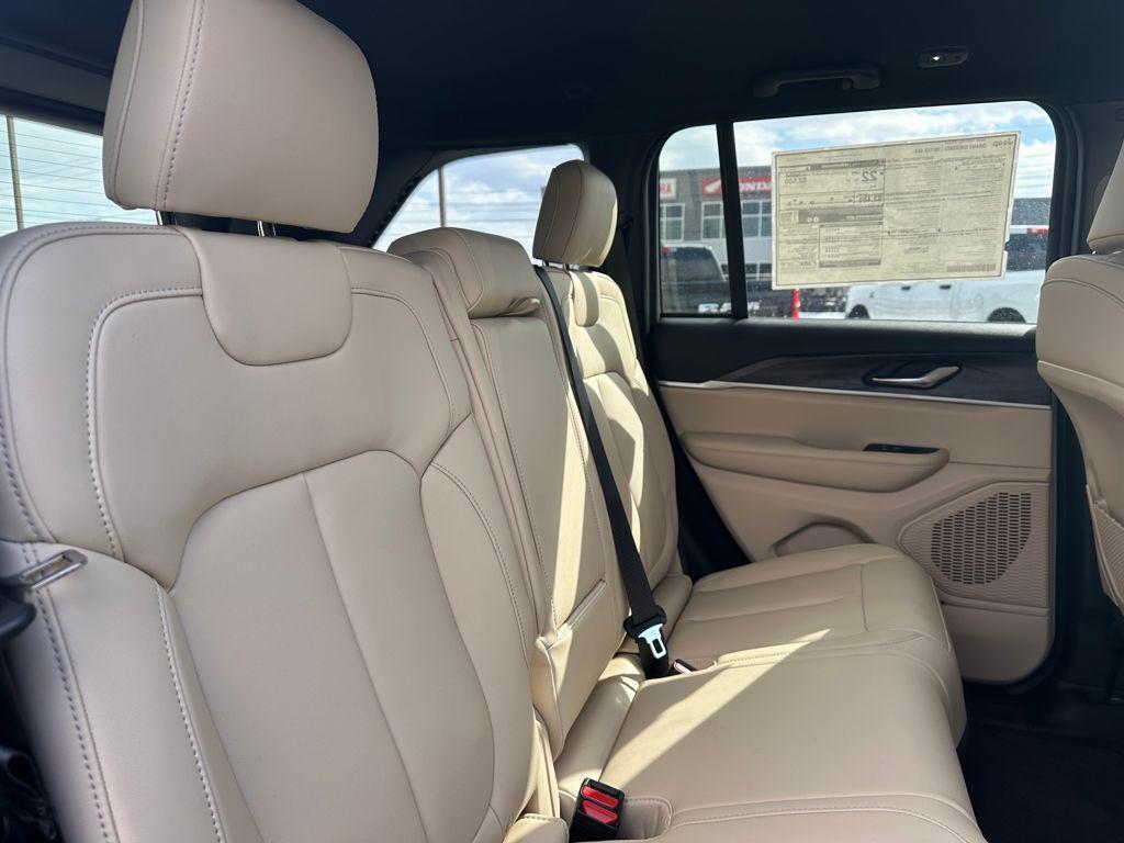 new 2025 Jeep Grand Cherokee car, priced at $42,560