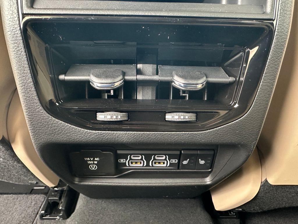 new 2025 Jeep Grand Cherokee car, priced at $42,560