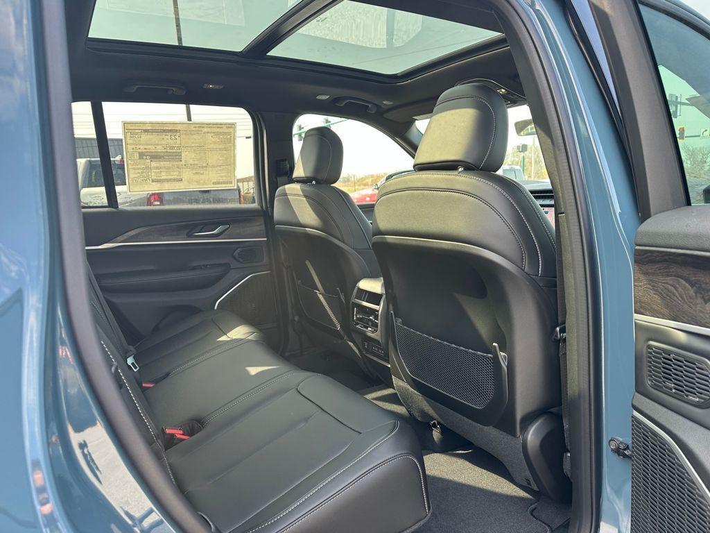 new 2026 Jeep Grand Cherokee car, priced at $48,762