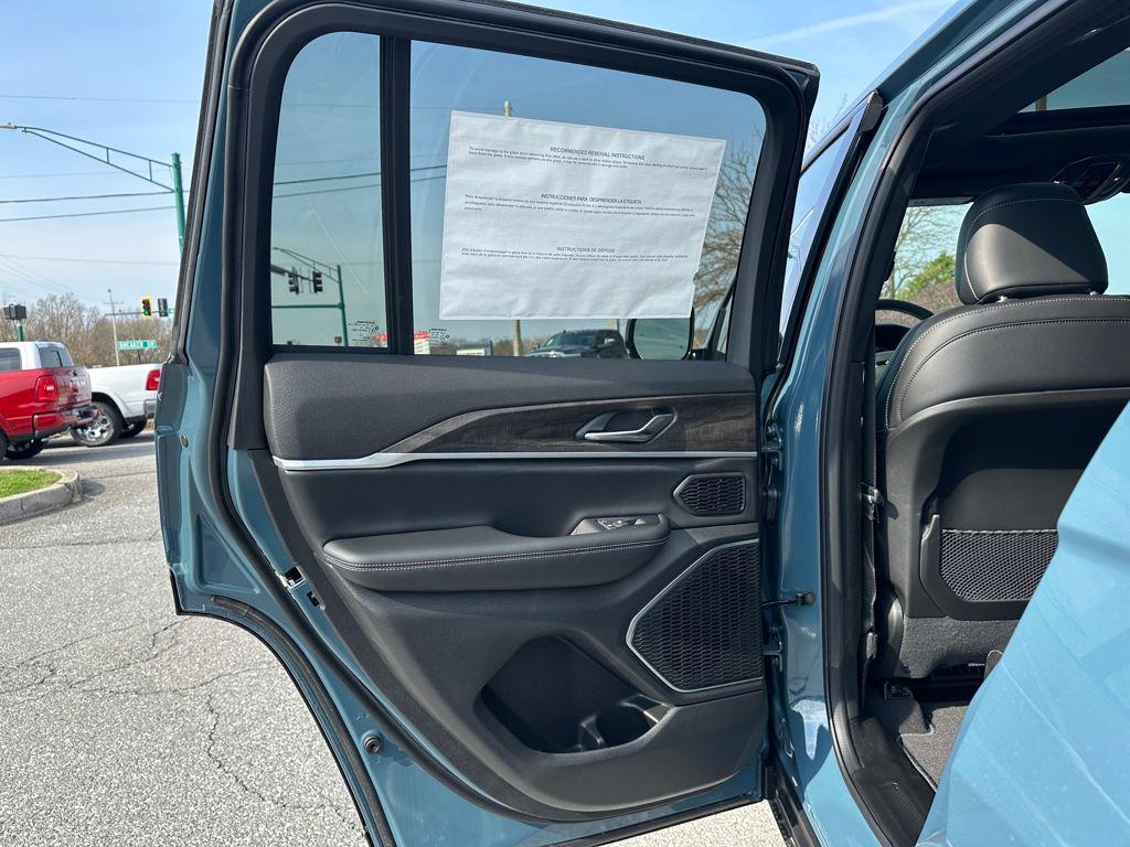 new 2026 Jeep Grand Cherokee car, priced at $48,762