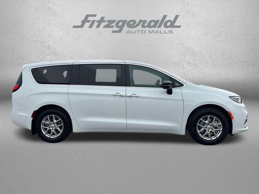 new 2026 Chrysler Pacifica car, priced at $40,663