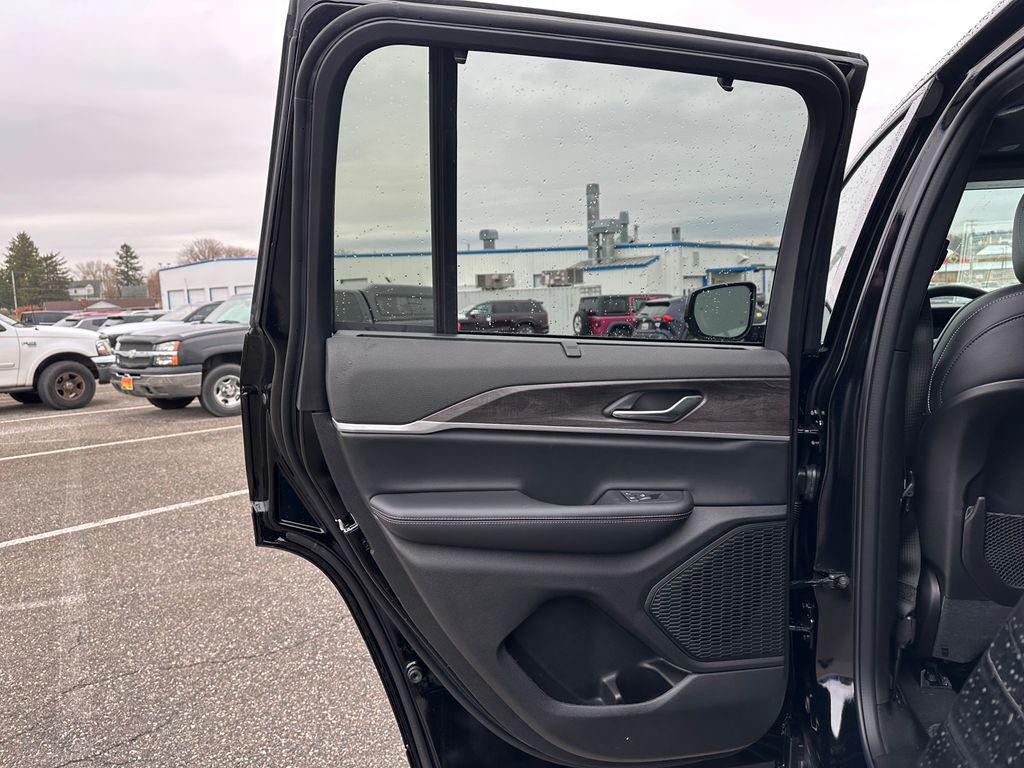 new 2025 Jeep Grand Cherokee car, priced at $46,966