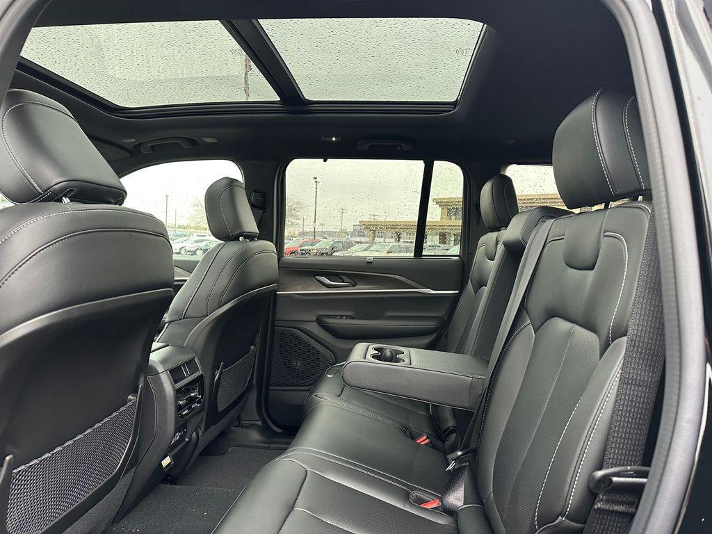 new 2025 Jeep Grand Cherokee car, priced at $46,966