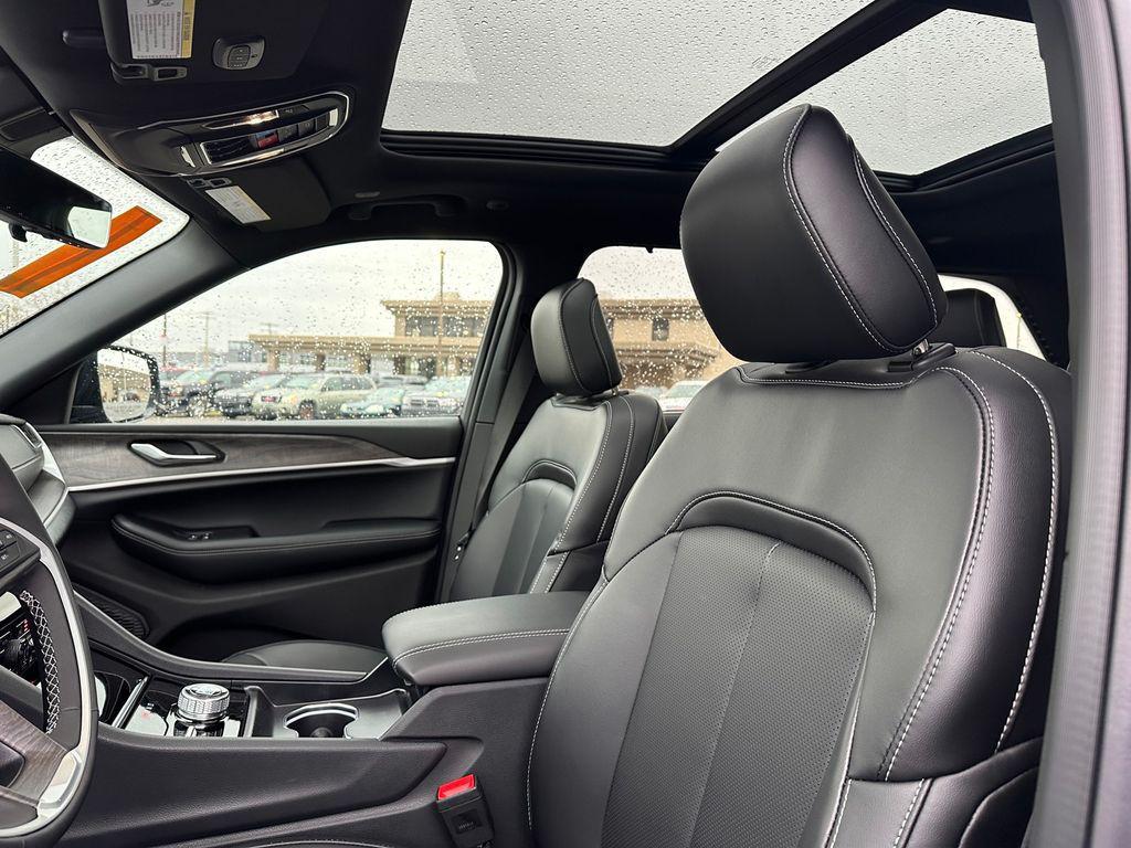 new 2025 Jeep Grand Cherokee car, priced at $46,966