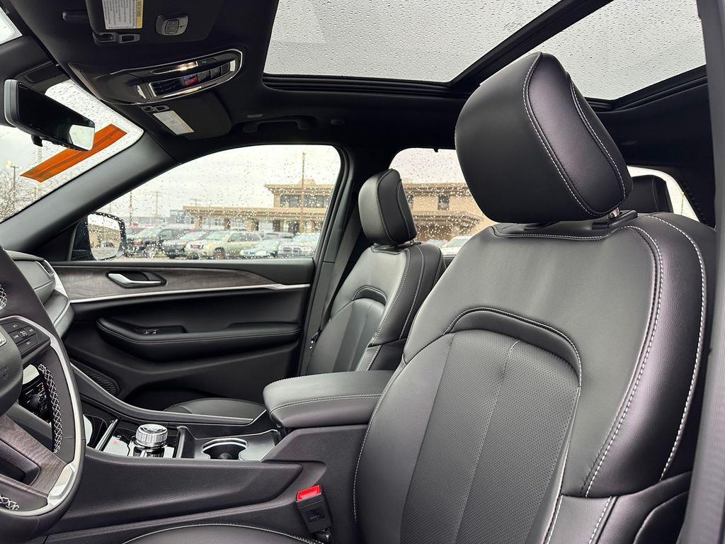 new 2025 Jeep Grand Cherokee car, priced at $46,966