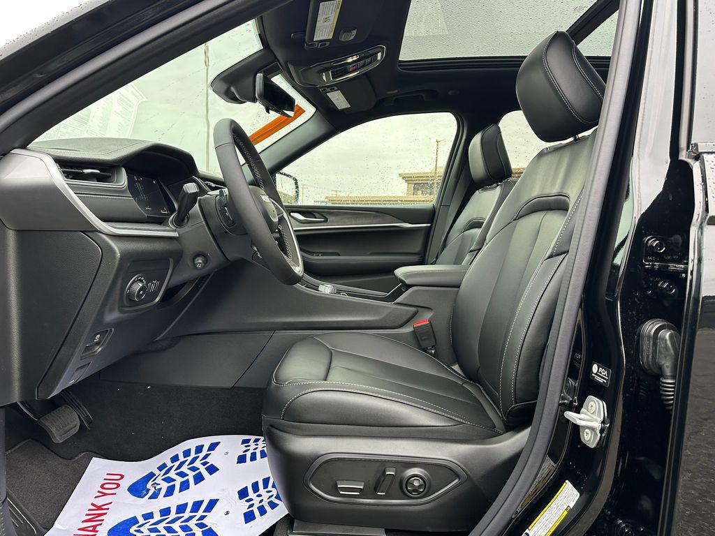 new 2025 Jeep Grand Cherokee car, priced at $46,966