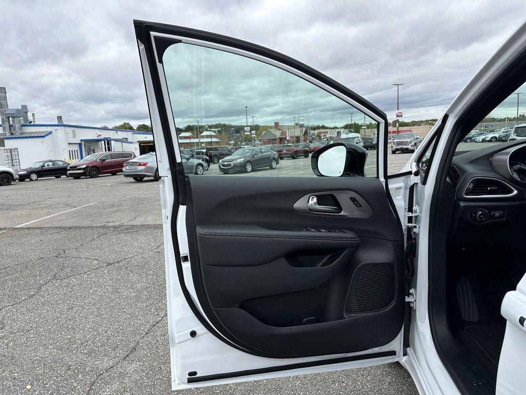 new 2026 Chrysler Pacifica car, priced at $36,879