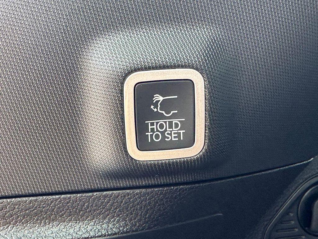 new 2025 Jeep Grand Cherokee car, priced at $46,297