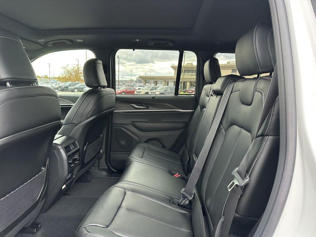 new 2025 Jeep Grand Cherokee car, priced at $46,297