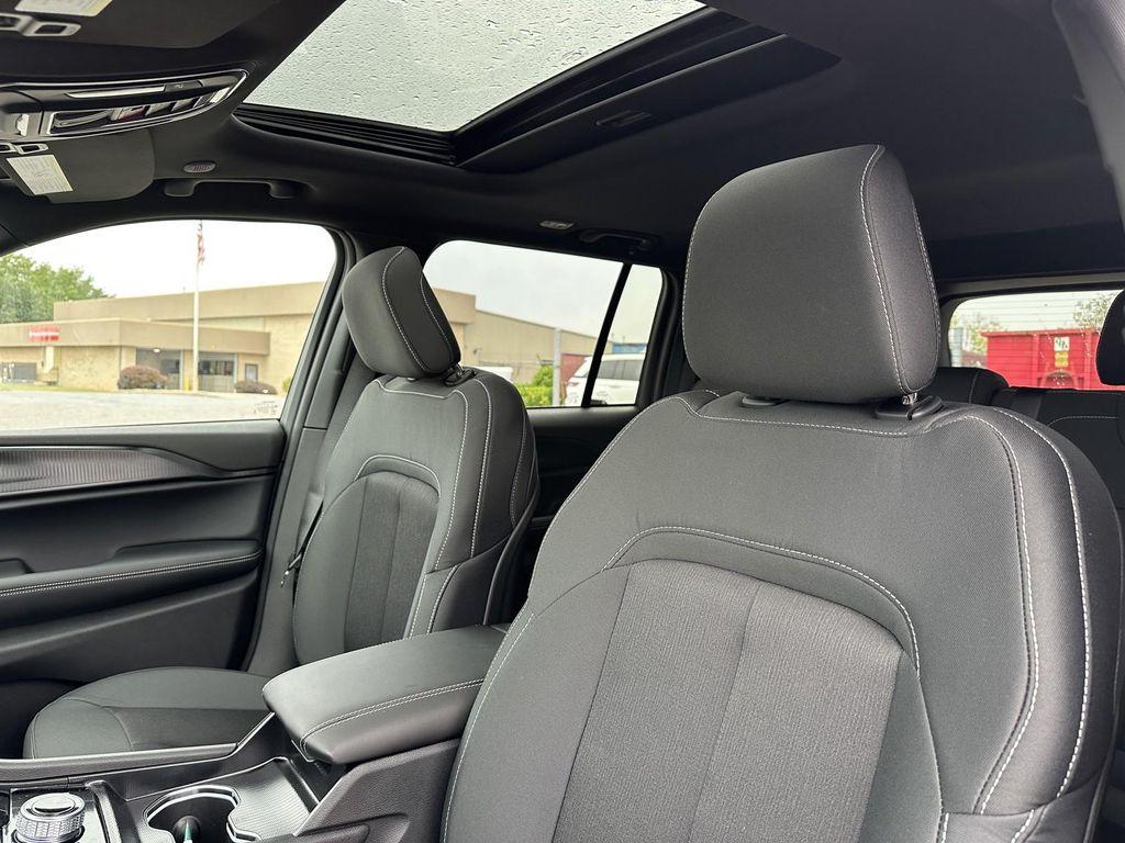 new 2025 Jeep Grand Cherokee car, priced at $36,656