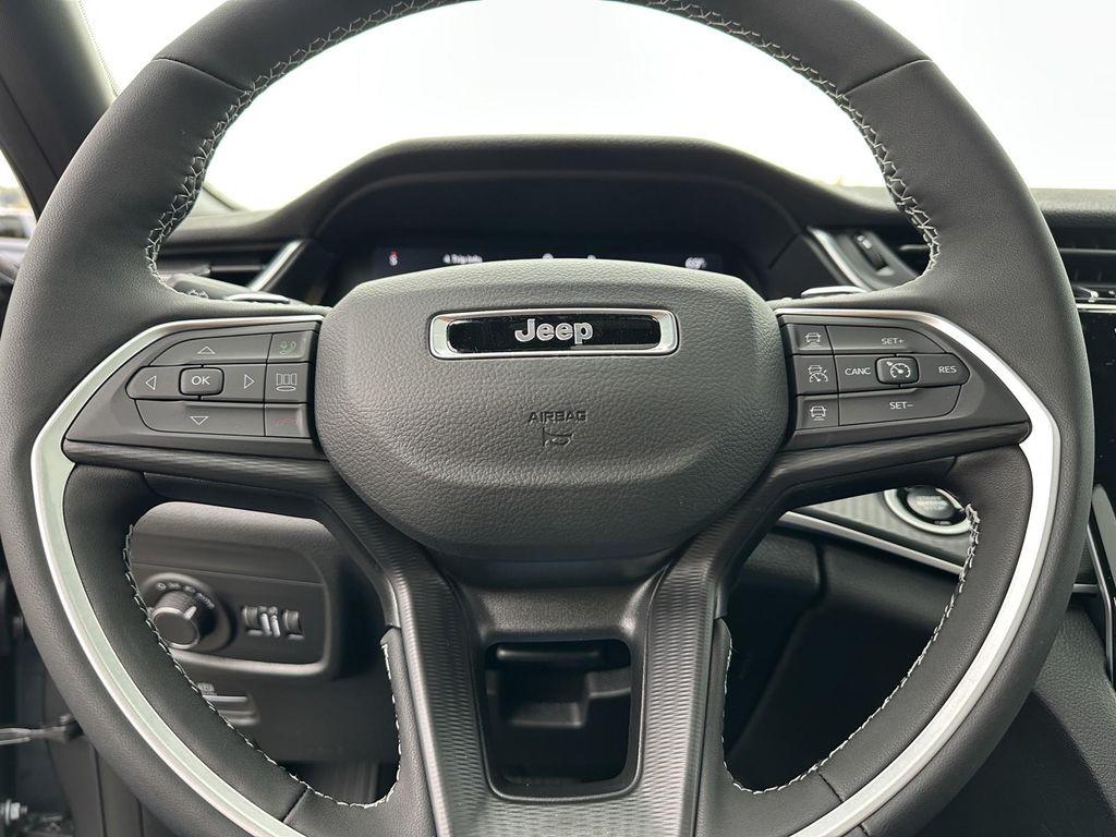 new 2025 Jeep Grand Cherokee car, priced at $36,656