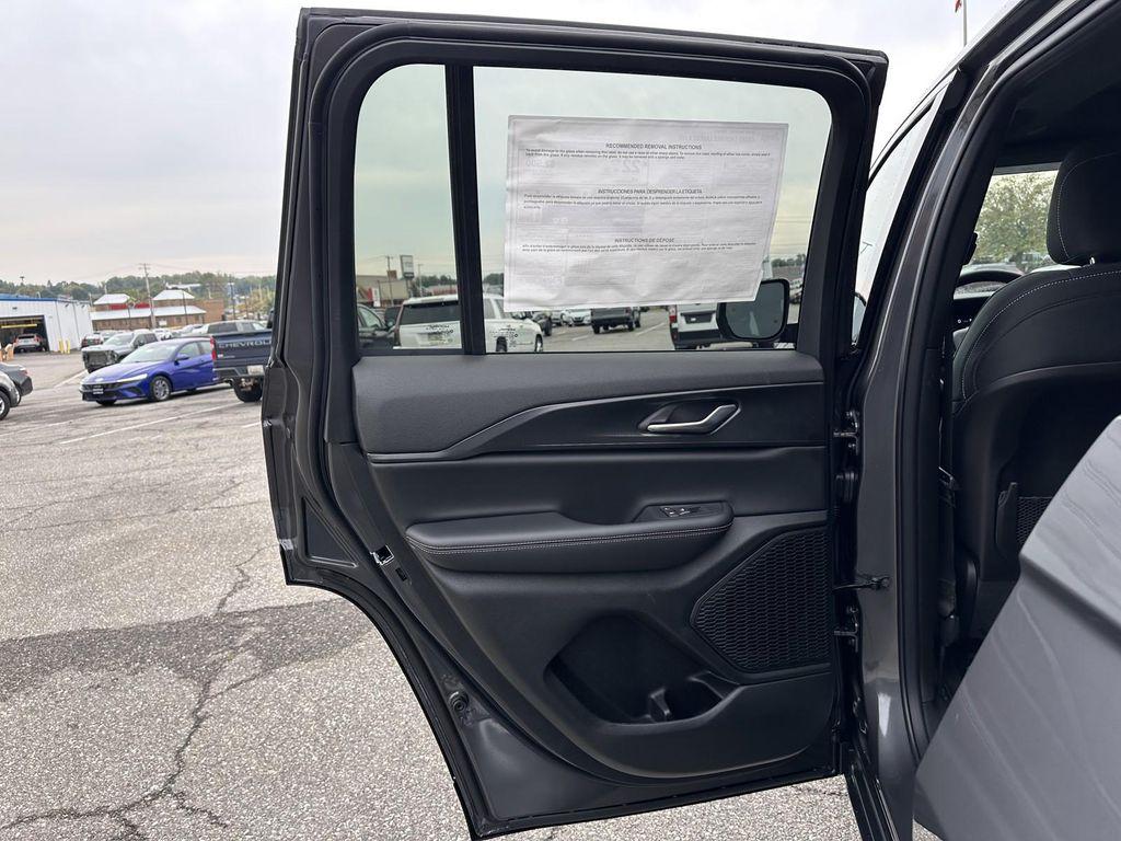 new 2025 Jeep Grand Cherokee car, priced at $36,656