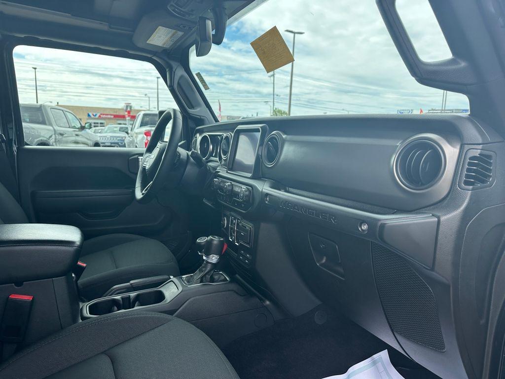 used 2022 Jeep Wrangler Unlimited car, priced at $31,787