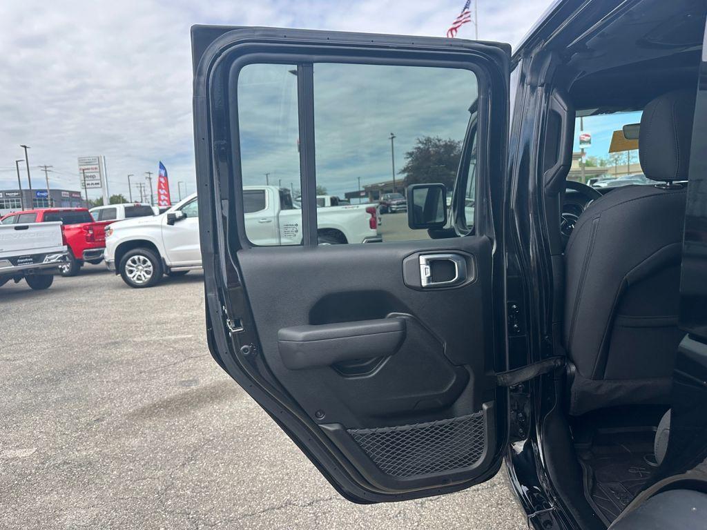 used 2022 Jeep Wrangler Unlimited car, priced at $31,787