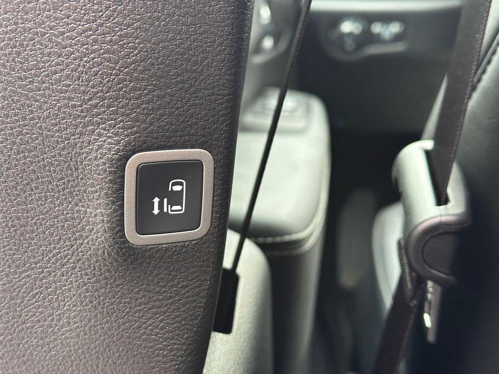 new 2026 Chrysler Pacifica car, priced at $41,258