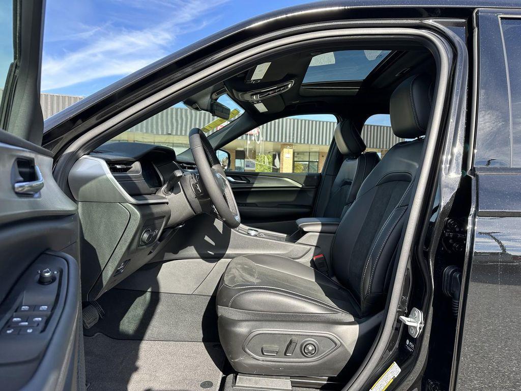 new 2025 Jeep Grand Cherokee L car, priced at $44,148
