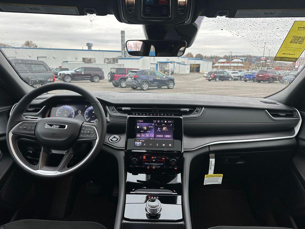 new 2025 Jeep Grand Cherokee car, priced at $40,438