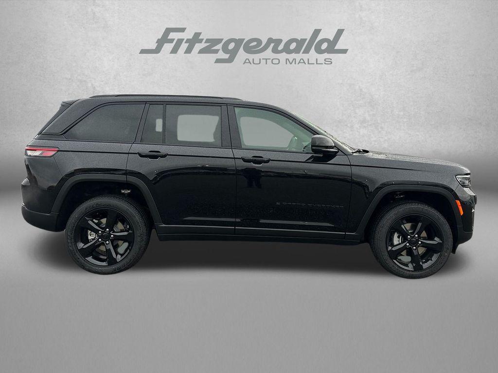 new 2025 Jeep Grand Cherokee car, priced at $40,438