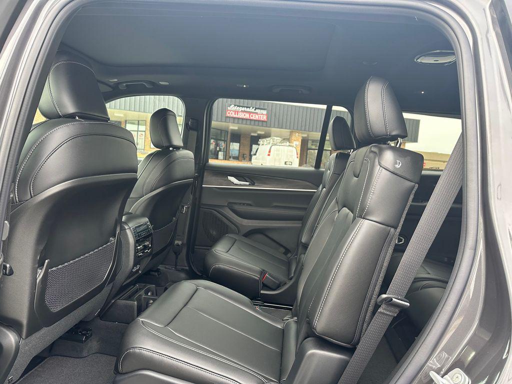 new 2025 Jeep Grand Cherokee L car, priced at $46,623