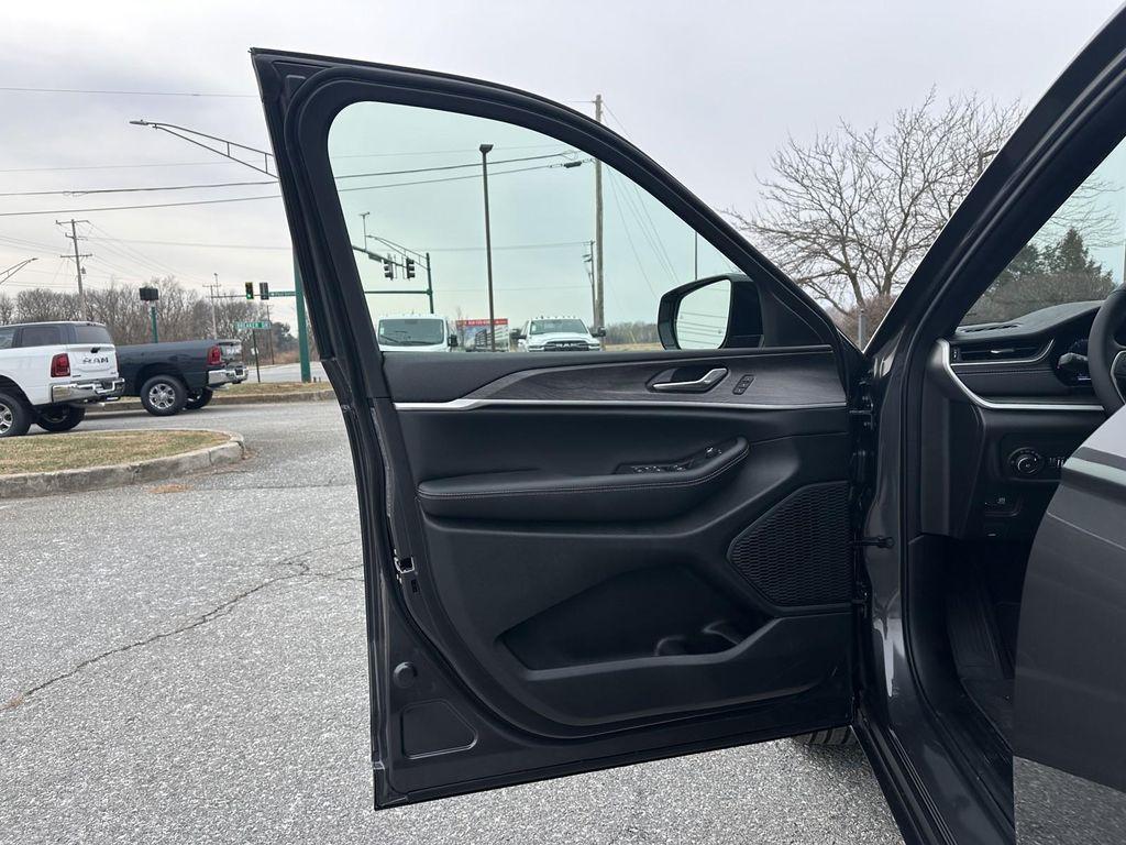 new 2025 Jeep Grand Cherokee L car, priced at $49,123