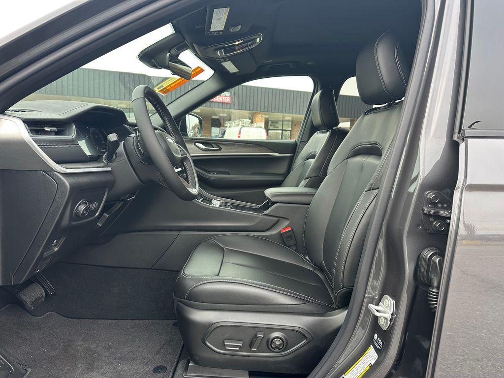 new 2025 Jeep Grand Cherokee L car, priced at $46,623