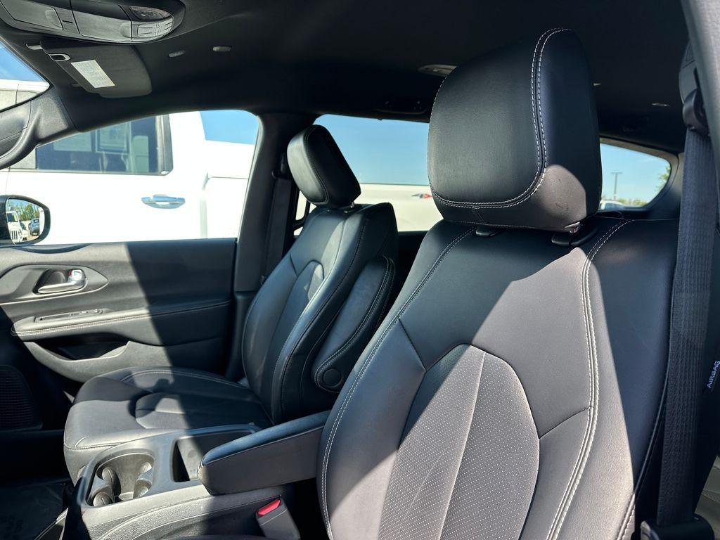 used 2025 Chrysler Pacifica car, priced at $29,787