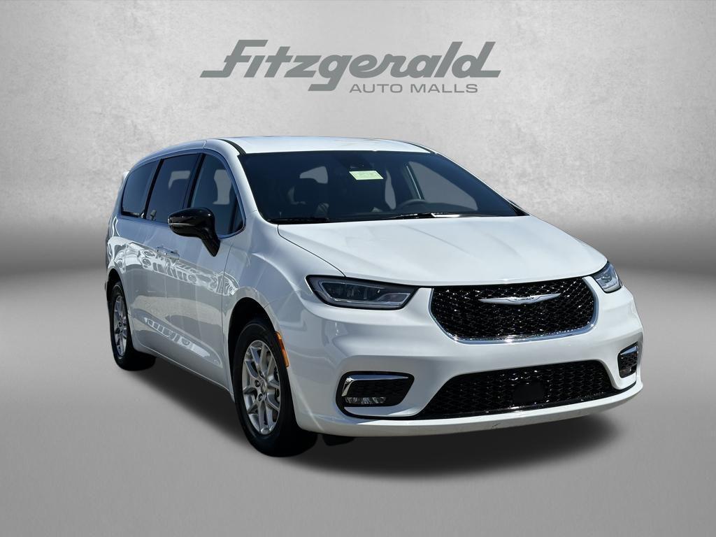 used 2025 Chrysler Pacifica car, priced at $29,787