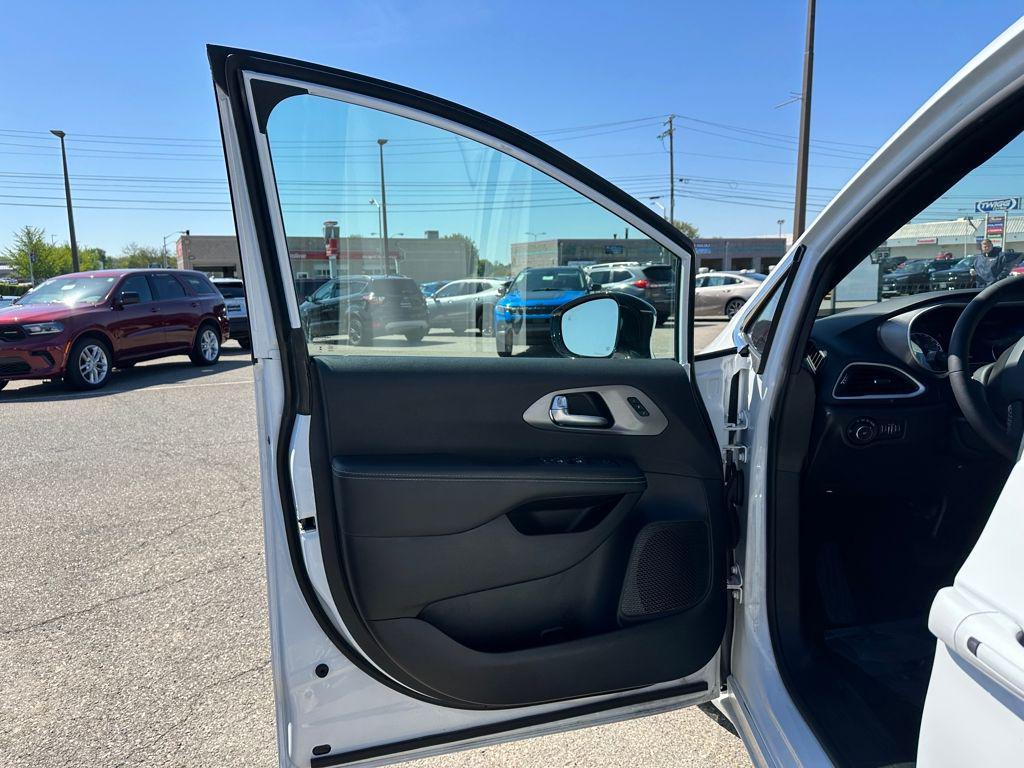 used 2025 Chrysler Pacifica car, priced at $29,787