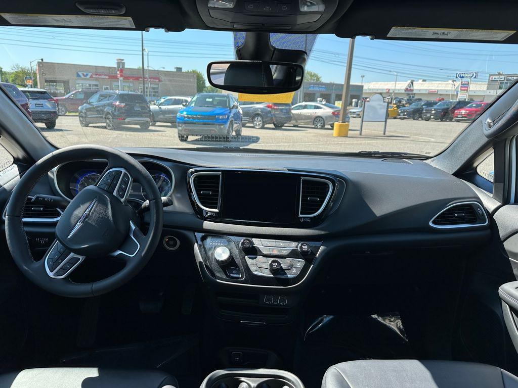 used 2025 Chrysler Pacifica car, priced at $29,787