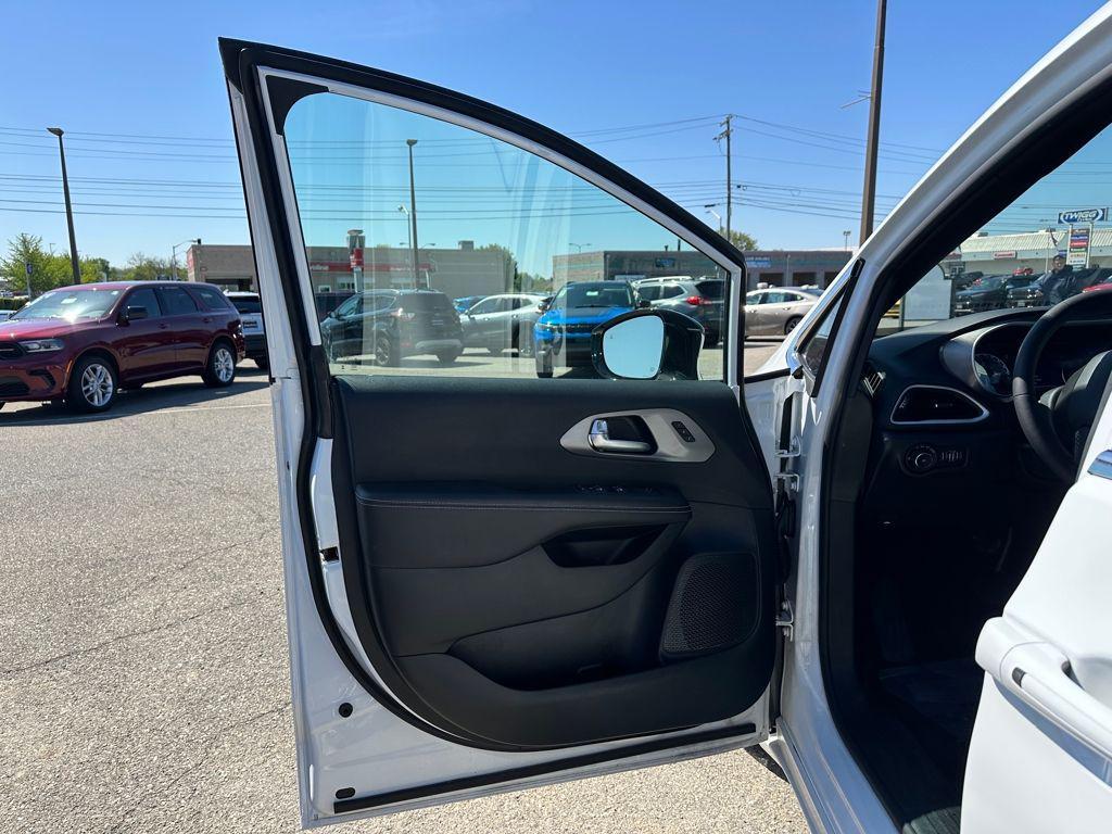 used 2025 Chrysler Pacifica car, priced at $29,787