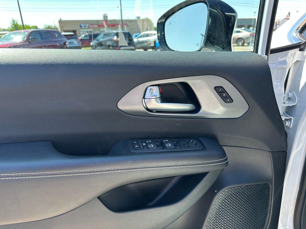 used 2025 Chrysler Pacifica car, priced at $29,787