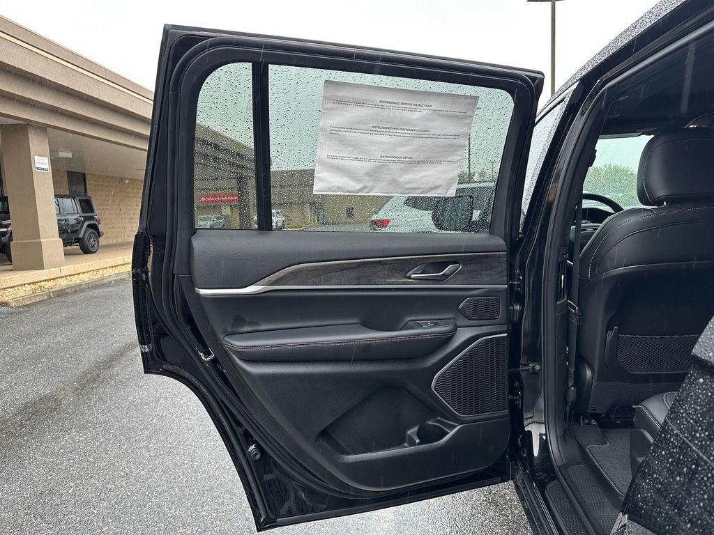 new 2025 Jeep Grand Cherokee L car, priced at $46,569