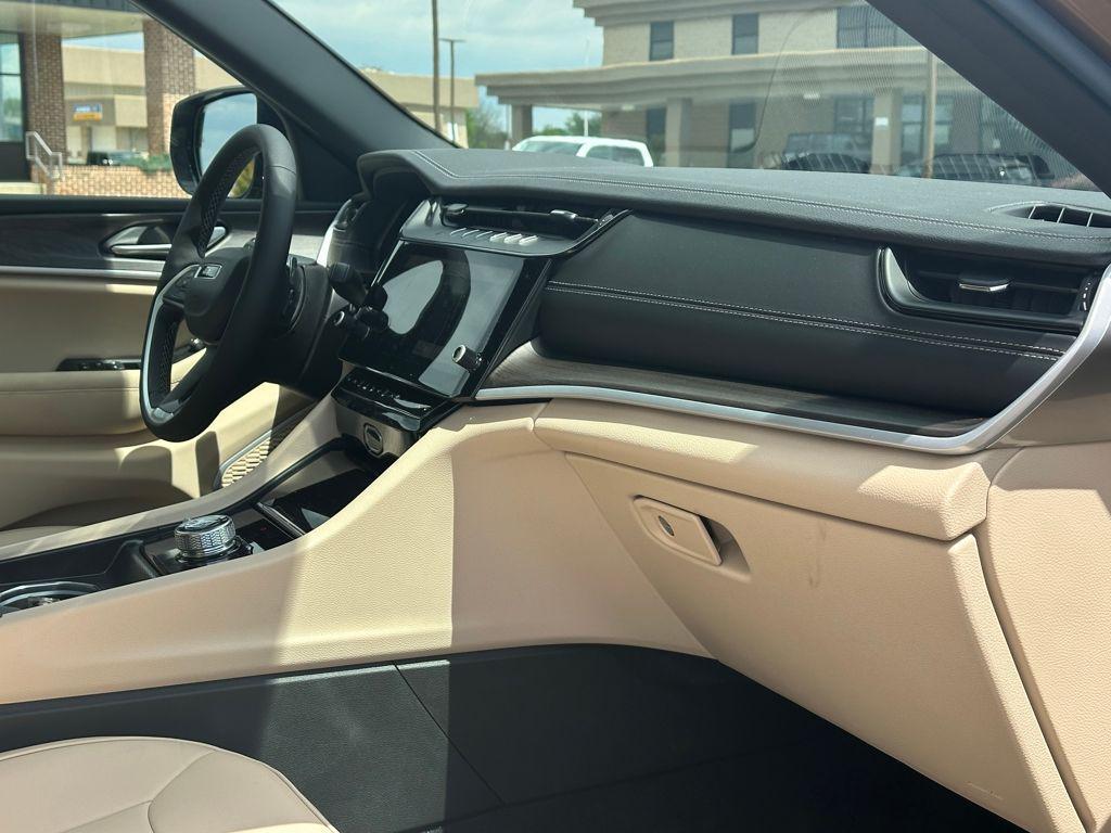 new 2026 Jeep Grand Cherokee car, priced at $46,093