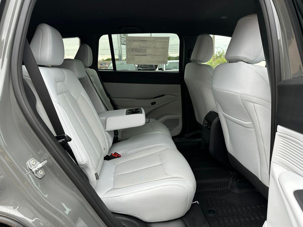 new 2026 Jeep Cherokee car, priced at $38,814