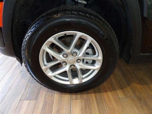 used 2025 Jeep Grand Cherokee car, priced at $34,990