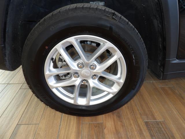 used 2025 Jeep Grand Cherokee car, priced at $34,990