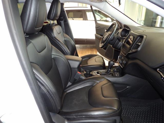 used 2020 Jeep Cherokee car, priced at $15,518