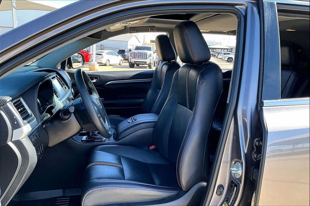 used 2019 Toyota Highlander car, priced at $29,900